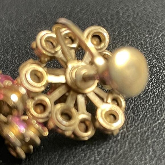 Pair Midcentury Pink Rhinestone & Goldtone Riveted Screw Back‎ Clip on Earrings - Picture 4 of 6